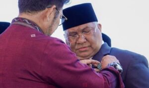 Gubernur Sultra Terima Satyalencana Wira Karya dari Presiden RI Gubernur Sultra Terima Satyalencana Wira Karya dari Presiden RI