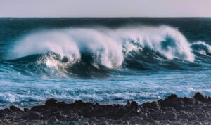 Potensi Gelombang Hingga 4 Meter, BMKG Sultra Imbau Masyarakat Waspada